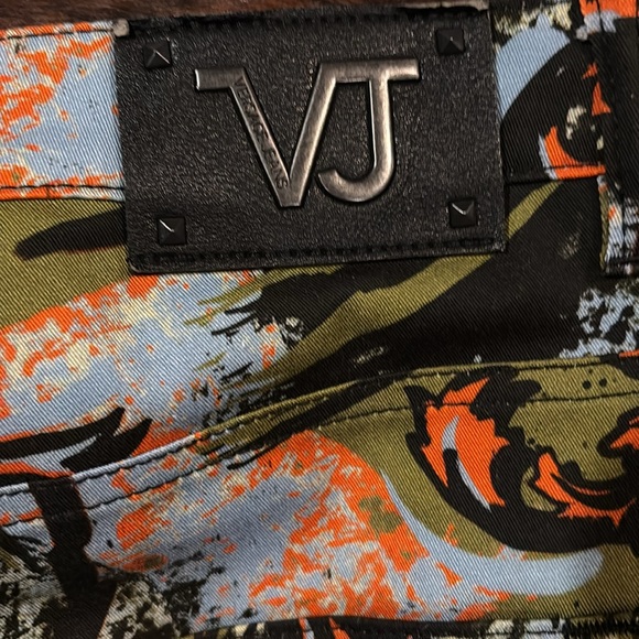 NWT WOMENS VERSACE MULTI COLORED JEAN PANTS. SLIM FIT 32”W  STRAIGHT LEG 32”W - Picture 4 of 8